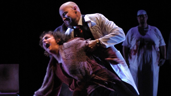 Fra operaen 'Rebekka' (Foto: Jörg Wiesner/Den Norske Opera) Fra operaen 'Rebekka' (Foto: Jörg Wiesner/Den Norske Opera)