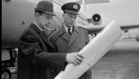 Oberstløytnant Eirik Sandberg (th) og Flykaptein Eivind Veiersted fra flyhavarikommisjonen. (Scanpix) Oberstløytnant Eirik Sandberg (th) og Flykaptein Eivind Veiersted fra flyhavarikommisjonen. (Scanpix)