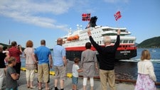 Innseilingen og anløp av Ørnes i formiddag. (Foto: Connie Slettan Olsen/Meløy kommune) Innseilingen og anløp av Ørnes i formiddag. (Foto: Connie Slettan Olsen/Meløy kommune)