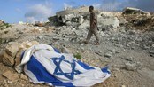 Libaneser på forlatt israelsk post i Sør-Libanon (Foto: ALI HASHISHO/REUTERS) Libaneser på forlatt israelsk post i Sør-Libanon (Foto: ALI HASHISHO/REUTERS)