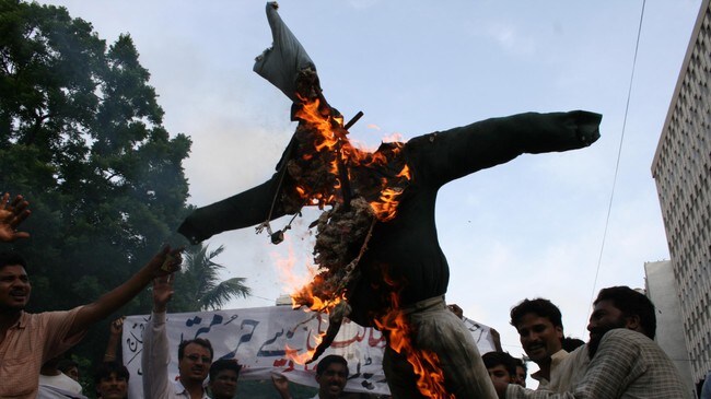 Muhammed-karikatur vekker raseri (Foto: Shakil Adil/AP) Muhammed-karikatur vekker raseri (Foto: Shakil Adil/AP)