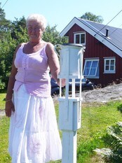 Eline Nordal på Hvaler nedbørstasjon (Foto: met.no)