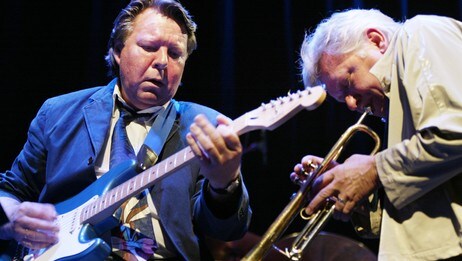 Terje Rypdal og Palle Mikkelborg under Moldejazz i 2004. (Foto: Bendiksby, Terje/SCANPIX) Terje Rypdal og Palle Mikkelborg under Moldejazz i 2004. (Foto: Bendiksby, Terje/SCANPIX)