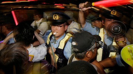 Demonstrasjonar i Tokyo, Japan (Foto: Greg Baker/Ap) Demonstrasjonar i Tokyo, Japan (Foto: Greg Baker/Ap)