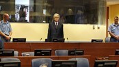Radovan Karadzic i rettsalen i Haag (Scanpix/AFP) Radovan Karadzic i rettsalen i Haag (Scanpix/AFP)