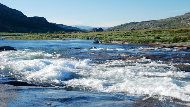 Elv og natur ved Hadlaskard turisthytte (Foto: Torill Refsdal Aase) Elv og natur ved Hadlaskard turisthytte (Foto: Torill Refsdal Aase)