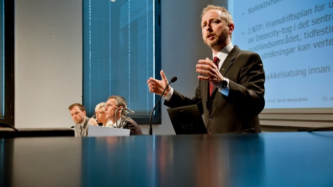Miljøverndepartementet - klimameldingen legges fram (Foto: Fredrik Varfjell/NTB scanpix) Miljøverndepartementet - klimameldingen legges fram (Foto: Fredrik Varfjell/NTB scanpix)