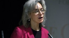 Arkivbilde av journalist og forfatter Anna Politkovskaja fra da hun mottok Olof Palmeprisen. (Foto: Claudio Bresciani/SCANPIX) Arkivbilde av journalist og forfatter Anna Politkovskaja fra da hun mottok Olof Palmeprisen. (Foto: Claudio Bresciani/SCANPIX)