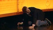 Nytt på nytt: Jon gjør en oppdagelse - Jon Almaas oppdager et hemmelig rom bak Nytt på Nytt-kulissene.