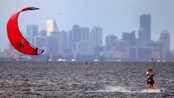 Kite surfing (Scanpix) Kite surfing (Scanpix)