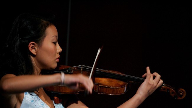 Sara Chen begynte å spille fiolin da hun var 5 år (Foto: Kyrre Lien/Scanpix) Sara Chen begynte å spille fiolin da hun var 5 år (Foto: Kyrre Lien/Scanpix)