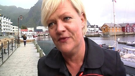 Kristin Halvorsen i Lofoten (Foto: John Inge Johansen/NRK)