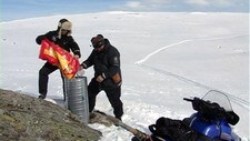 Foring av fjellrev (Foto: Kjartan Trana/NRK)