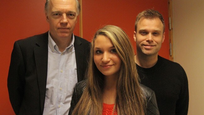 Eivind Rølles, Nora Foss Al-Jabri og Christian Ingebrigtsen (Foto: Hege Bakken Riise/NRK) Eivind Rølles, Nora Foss Al-Jabri og Christian Ingebrigtsen (Foto: Hege Bakken Riise/NRK)