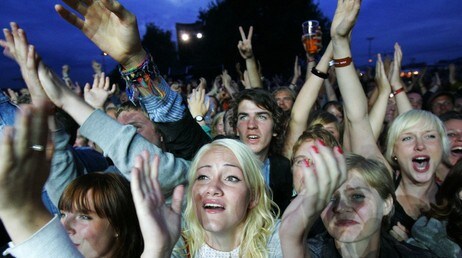 Festivalpublikum, Øya 2006 (Foto: Lise Åserud/Scanpix) Festivalpublikum, Øya 2006 (Foto: Lise Åserud/Scanpix)
