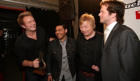 Askil Holm, Alejandro Fuentes, Kurt Nilsen og Espen Lind på Spellemann 2006 (Foto: Gansmo, Arne Kristian/Arne Kristian Gansmo, NRK) Askil Holm, Alejandro Fuentes, Kurt Nilsen og Espen Lind på Spellemann 2006 (Foto: Gansmo, Arne Kristian/Arne Kristian Gansmo, NRK)