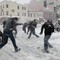 USA: Etter at mye snø falt i Washington ble det snøballkasting for mange.  