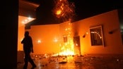 Det amerikanske konsulatet i Benghazi, Libya, står i brann