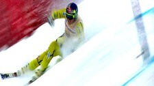 Video Svindal falt under dagens V-Cup Slalåm (Foto: Nyhetsspiller)