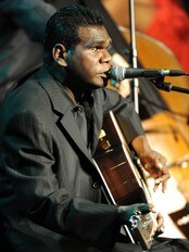 Gurrumul Yunupingu (Foto: TORSTEN BLACKWOOD/Afp) Gurrumul Yunupingu (Foto: TORSTEN BLACKWOOD/Afp)
