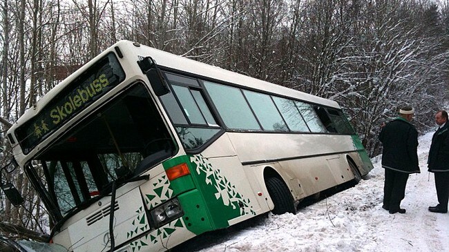 Buss av veien i Eidsberg (Foto: Petter Larsson/NRK)