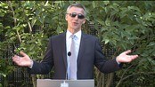 Stoltenberg advarer mot å bruke mer oljepenge - Statsministeren avholdt sin halvårlige pressekonferanse i formiddag og var opptatt av hvordan Norge skal møte den økonomiske krisen. Han advart mot at et regjeringsskifte kan gi en mer uforsvarlig budsjettpolitikk, men det er fortsatt en bratt bakke å gå for de rødgrønne frem mot valget. 