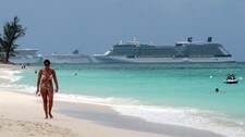 Seven Mile Beach i George Town på Cayman Islands (Foto: GARY HERSHORN/Reuters) Seven Mile Beach i George Town på Cayman Islands (Foto: GARY HERSHORN/Reuters)