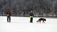 Søk etter savnet 37-åring (Foto: NRK/Arild Moe)