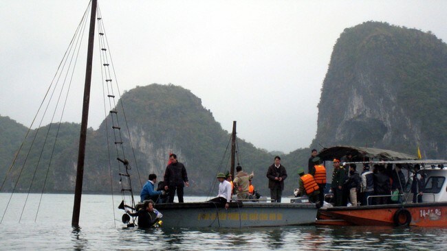 Vietnam Turistbåt sank (Foto: Dinh Manh Tu/Ap) Vietnam Turistbåt sank (Foto: Dinh Manh Tu/Ap)