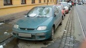 Bil knust etter takras