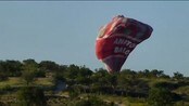 Luftballong styrtet i Tyrkia - En brasiliansk turist mistet livet og 24 andre ble skadd da to luftballonger krasjet ved Cappadocia i Tyrkia.