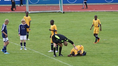 Unge fotballspillere er svært utsatt for skader (Foto: Ståle Frafjord) Unge fotballspillere er svært utsatt for skader (Foto: Ståle Frafjord)