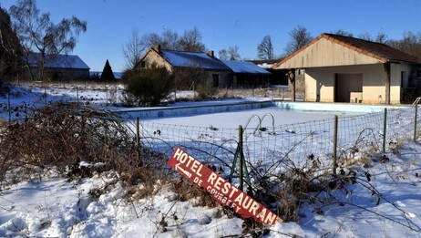 B960_194049_0004 Courbefy - Village For Sale (Foto: LEFEVRE Stéphane/Photoshot) B960_194049_0004 Courbefy - Village For Sale (Foto: LEFEVRE Stéphane/Photoshot)