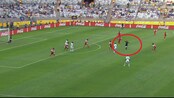 Dommer med målgivende - Tahiti var ikke levnet mange sjansene på forhånd i mandagens oppgjør mot Nigeria. Dommeren var heller ikke på Tahiti sin side ved Nigerias første mål.