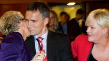Liv Signe Navarsete, Jens Stoltenberg og Kristin Halvorsen (Foto: Junge, Heiko/Scanpix) Liv Signe Navarsete, Jens Stoltenberg og Kristin Halvorsen (Foto: Junge, Heiko/Scanpix)