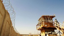Inntil i går var det amerikanske soldater som voktet Abu Ghraib-fengselet (Foto: Arkivfoto: Wathiq Khuzaie/Scanpix/AFP) Inntil i går var det amerikanske soldater som voktet Abu Ghraib-fengselet (Foto: Arkivfoto: Wathiq Khuzaie/Scanpix/AFP)