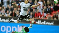Tarik Elyounoussi scoret det tredje målet mot Sarpsborg 08. (Foto: Alley, Ned/NTB scanpix) Tarik Elyounoussi scoret det tredje målet mot Sarpsborg 08. (Foto: Alley, Ned/NTB scanpix)