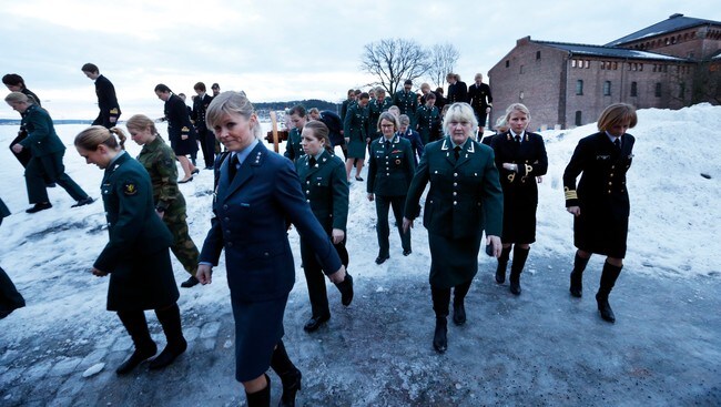 Kvinnelig befal (Foto: Åserud, Lise/NTB scanpix) Kvinnelig befal (Foto: Åserud, Lise/NTB scanpix)