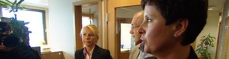 Monica Mæland og Liv Røssland. (Foto: Severin Eskeland/NRK)