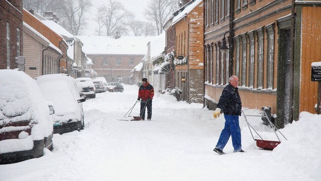 Snømåking i Gamlebyen (Foto: Pål Andersen/NRK) Snømåking i Gamlebyen (Foto: Pål Andersen/NRK)