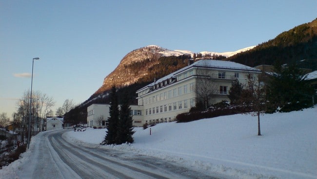 Nordfjord Sjukehus (Foto: Heidi Lise Bakke/NRK) Nordfjord Sjukehus (Foto: Heidi Lise Bakke/NRK)
