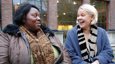 Honoratte Kashale og Birgitte Brekke (Foto: Dang Trinh/NRK)