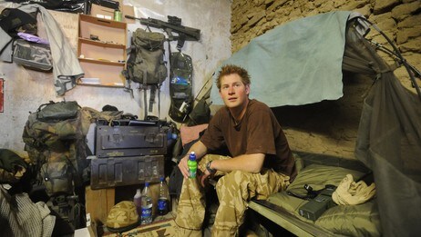 Storbritannias prins Harry i Afghanistan (Foto: JOHN STILLWELL/AFP)