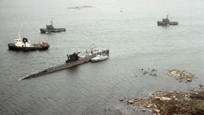 Russisk ubåt på grunn i Gåsefjärden (Foto: Andersson, Torbjörn/SCANPIX) Russisk ubåt på grunn i Gåsefjärden (Foto: Andersson, Torbjörn/SCANPIX)