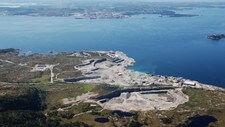 Sløvåg Industripark med Mongstad i bakgrunnen (Foto: Merete Husmo Høidal/NRK) Sløvåg Industripark med Mongstad i bakgrunnen (Foto: Merete Husmo Høidal/NRK)