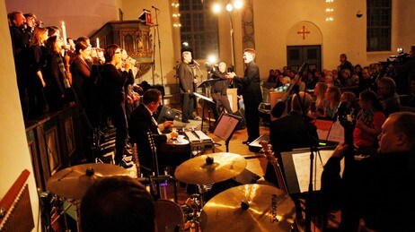 Dansebandgudstjeneste i Selbu kirke (Foto: Jon-Annar Fordal/NRK) Dansebandgudstjeneste i Selbu kirke (Foto: Jon-Annar Fordal/NRK)