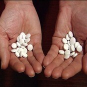 En testgruppe vil motta virkelig naturmedisin, mens den andre gruppen vil få placebopiller. (Foto: Bjørn Lien/NRK)