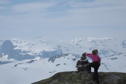 Vilde (10) og Lara Regine (7) på Vesle Nup, langfredag påsken 2011.

Turen gjekk fra Haukeliseter til Vesle Nup, som er 1510 m.o.h. Kjempetur!