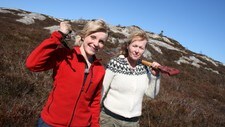 Solveig Hareide og arkeolog Brynja Birgisdottir (NRK) Solveig Hareide og arkeolog Brynja Birgisdottir (NRK)