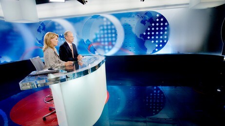 Et direkteintervju, for eksempel i Dagsrevyen, er krevende for intervjuobjekter (Foto: Stian Lysberg Solum/Scanpix)